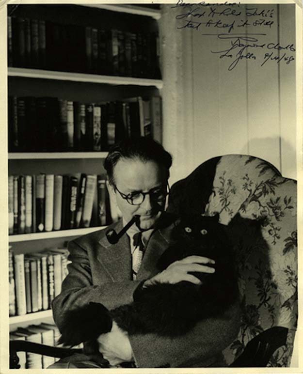 Raymond Chandler mit Angorakatze Taki, ca. 1945