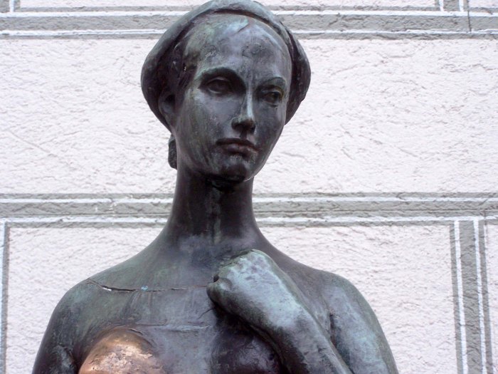 Julia-Statue in München, 1974, Portrait